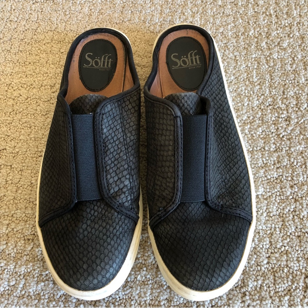 Söfft Snakeskin Embossed Leather Black Slip-On Sneakers